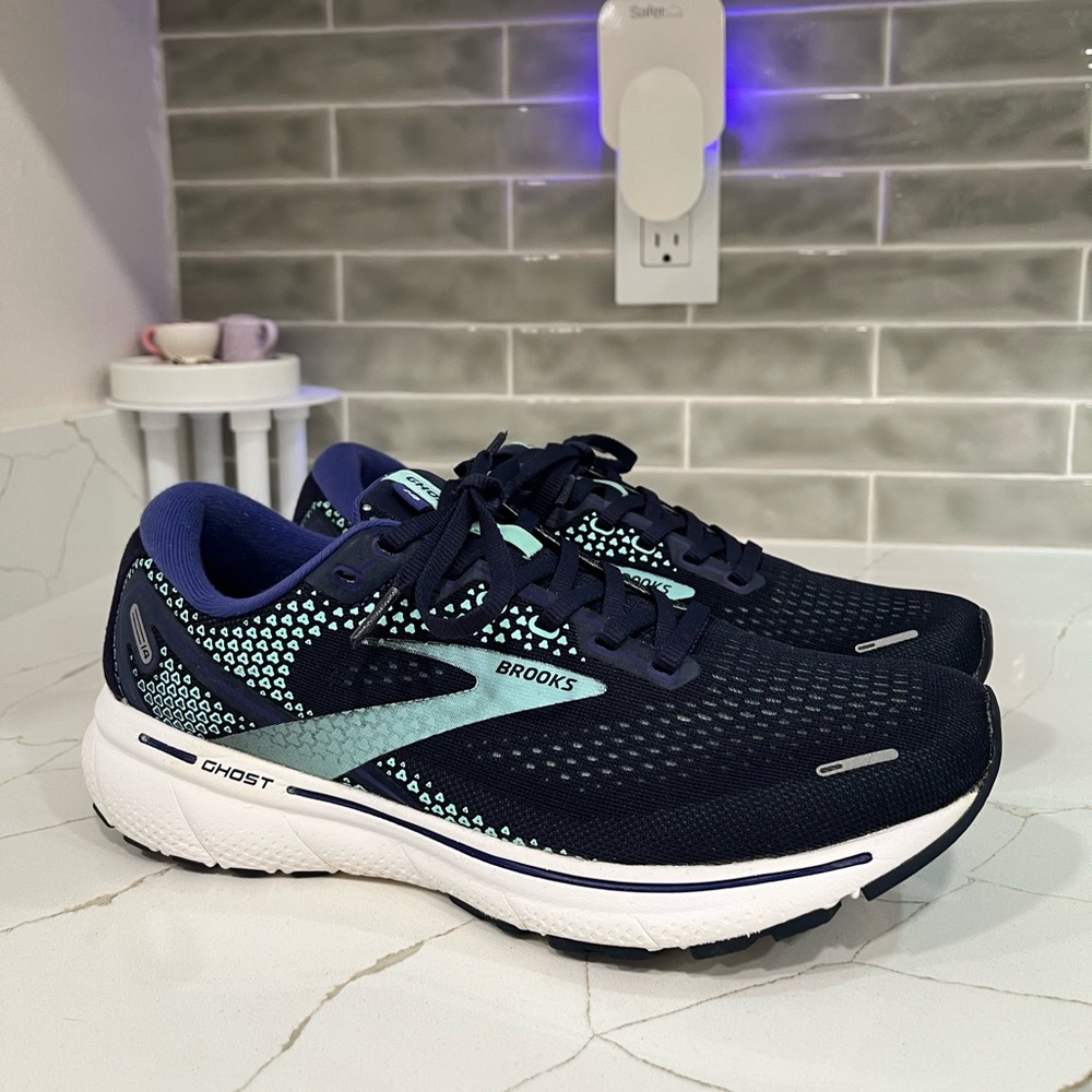 Brooks Ghost 14 Running Shoes. Women’s Size 9.5  Color  Blue